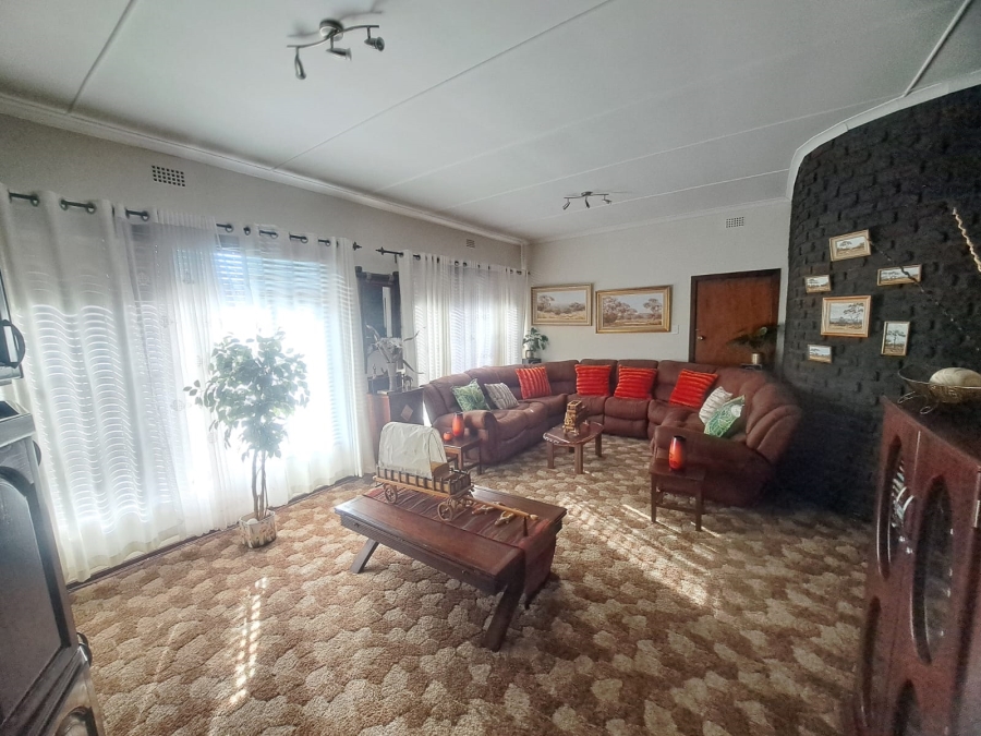 4 Bedroom Property for Sale in Safari Gardens North West